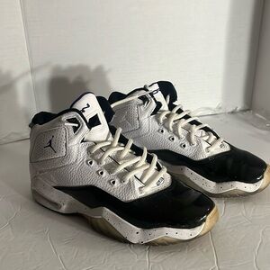 Air Jordan B’ Loyal GS Mid size 6.5 youth